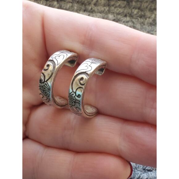 Brighton Silver-Tone Etched Floral Hoop Earrings – 90s Retro Style – 0.7 in - Picture 9 of 9